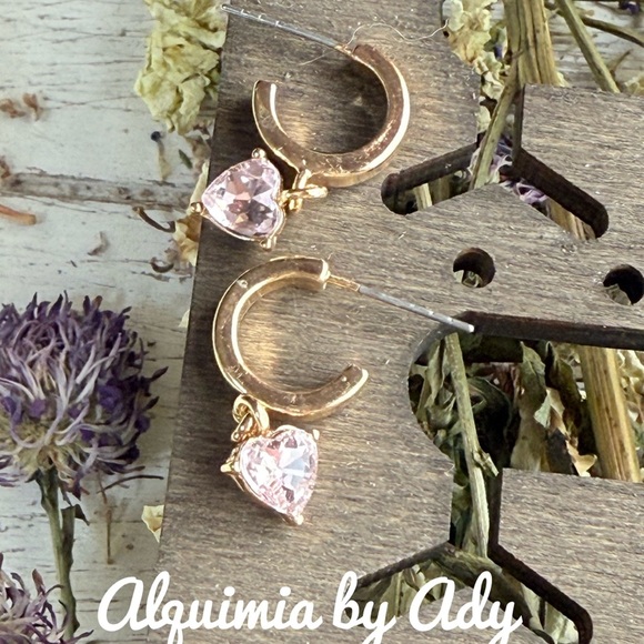 Gold Stud Earrings - Picture 1 of 1